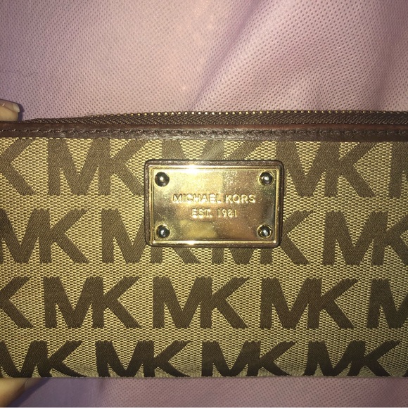 Michael Kors Wallet - Picture 2 of 3